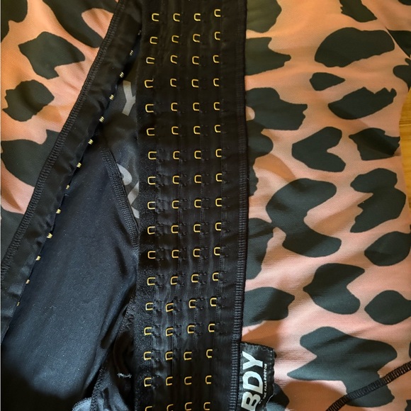 Faja-Compression Garment - Picture 4 of 7